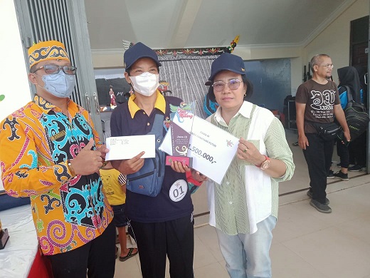 Gumas Raih Juara 3 Lomba Habayang Putri dan Karungut Putra