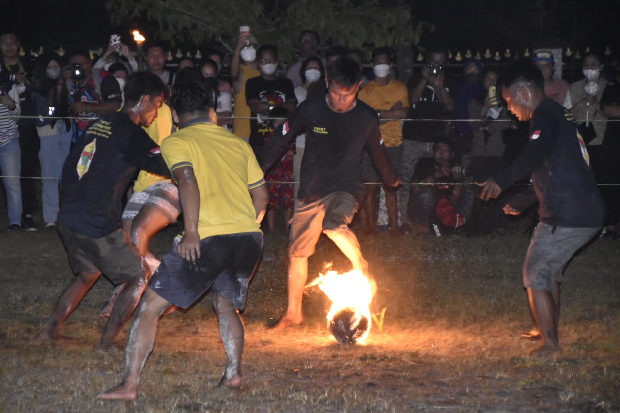 Sepak Sawut Curi Perhatian Wisatawan Asing