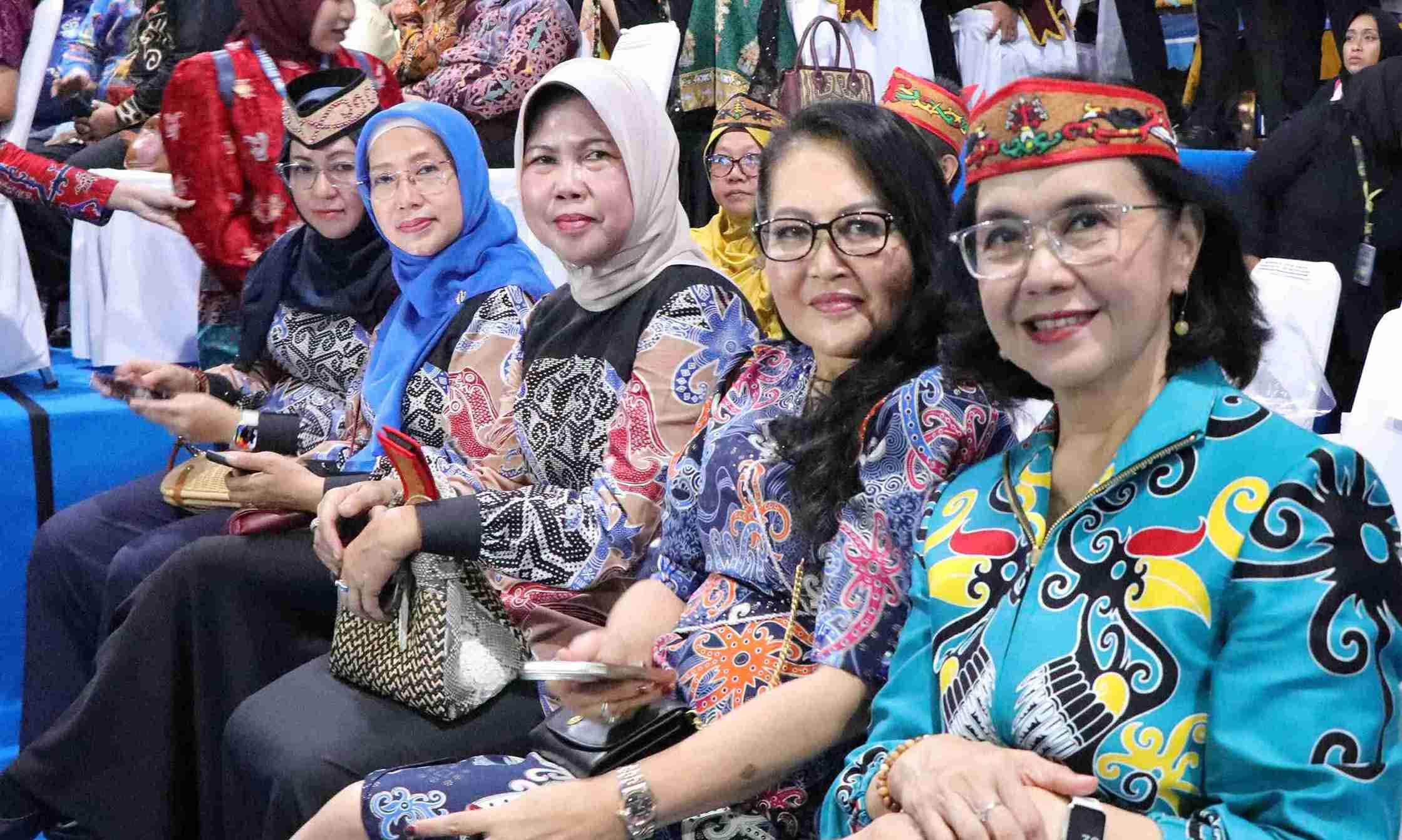 Hadirkan Semangat Isen Mulang, Kepala BKD Prov. Kalteng Hadiri Pembukaan FBIM Meski Diguyur Hujan Deras