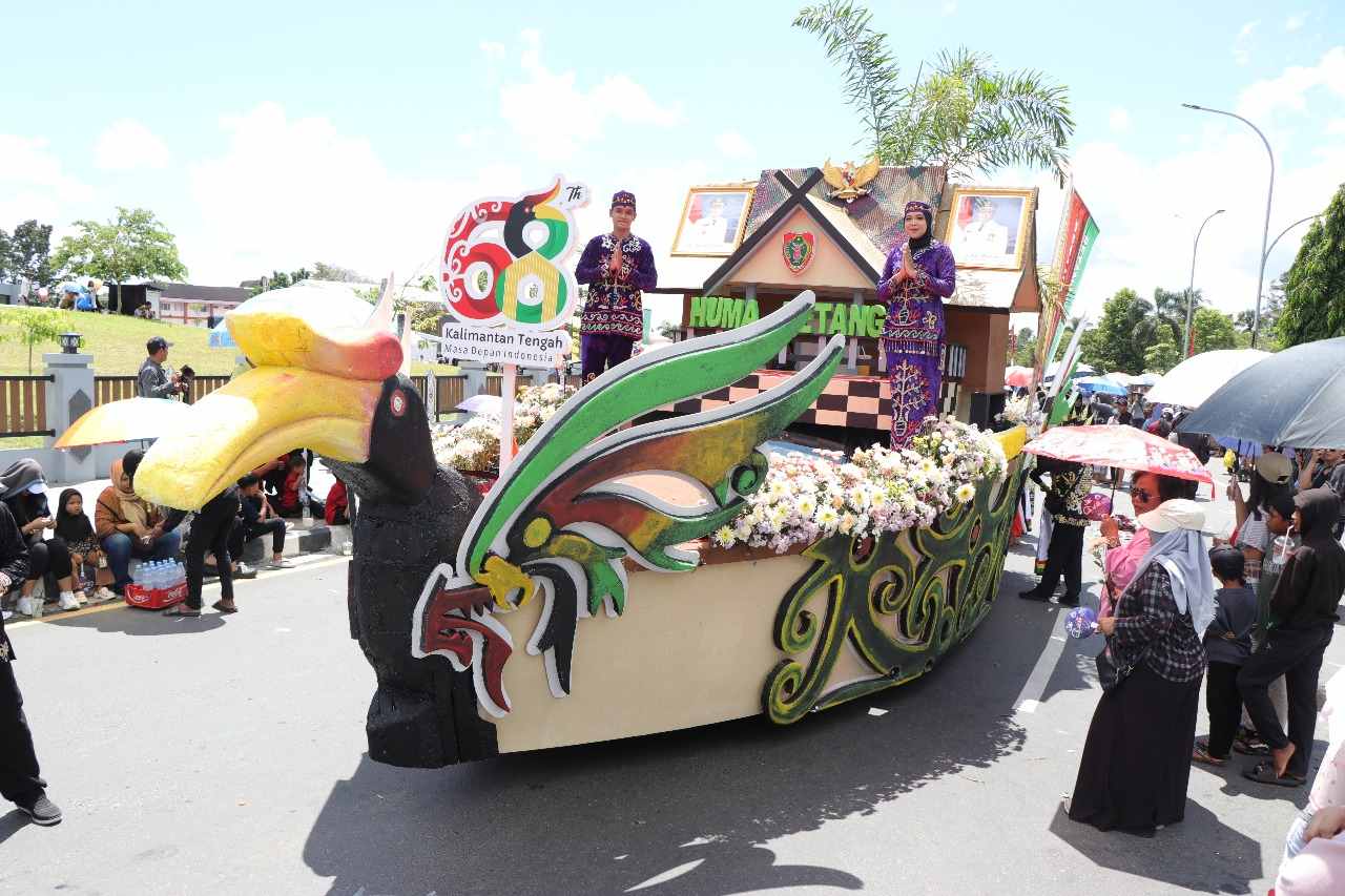 BKD Prov. Kalteng Turut Meriahkan Karnaval Budaya Isen Mulang 2025, Usung Semangat Begawi Huang Kasanang Atei