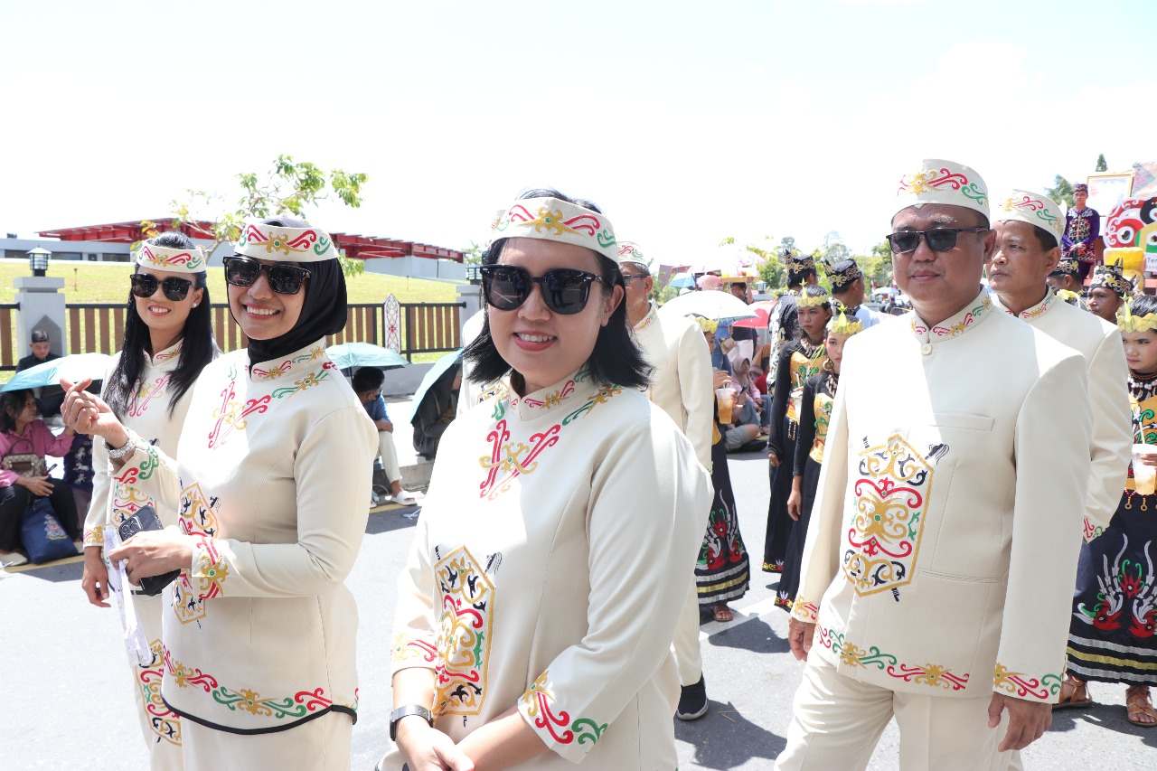 BKD Prov. Kalteng Turut Meriahkan Karnaval Budaya Isen Mulang 2025, Usung Semangat Begawi Huang Kasanang Atei