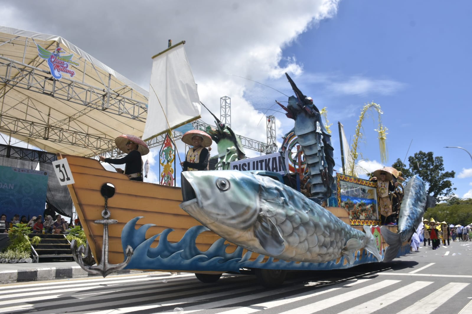 Dislutkan Kalteng Tampil Memukau di Karnaval Budaya FBIM 2025, Usung Tema Pangan Biru dan Semangat Persatuan Laut dan Budaya
