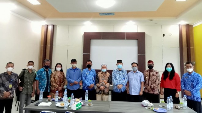 Tingkatkan Kualitas Pelayanan, Disdukcapil Kobar Gelar Diskusi Publik