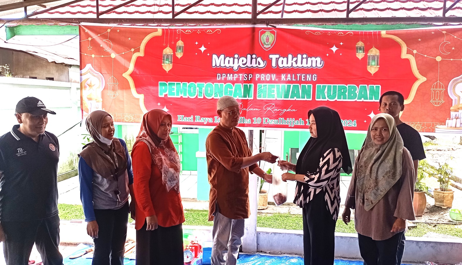Majelis Taklim DPMPTSP Provinsi Kalimantan Tengah Laksanakan Ibadah Kurban
