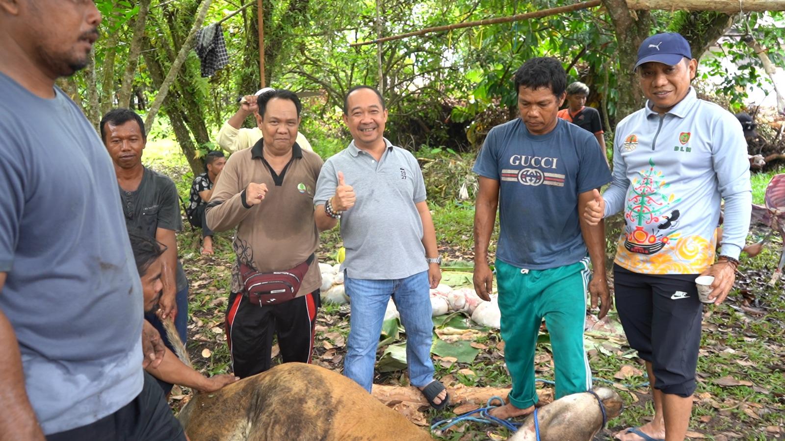 DLH Prov. Kalteng Selenggarakan Penyembelihan dan Pembagian Hewan Qurban Dalam Rangka Hari Raya Iduladha 1445 H