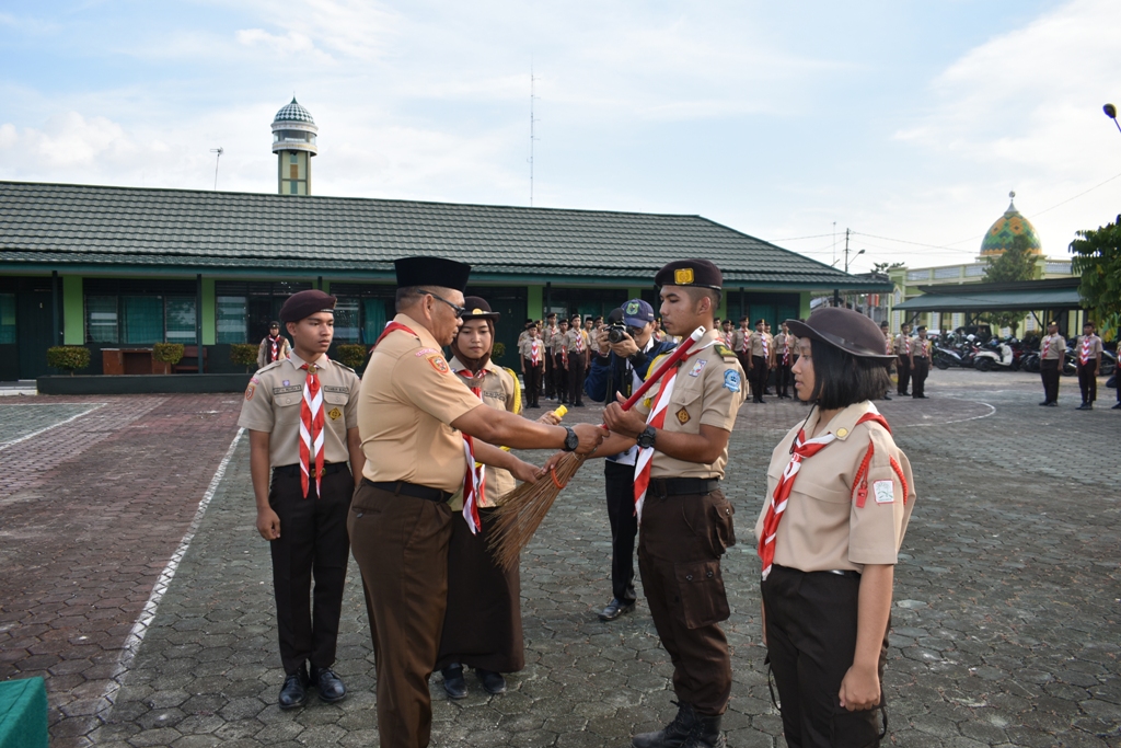Kwarcab Pramuka Kapuas dan Kodim 1011/KLK Laksanakan Operasi Semut