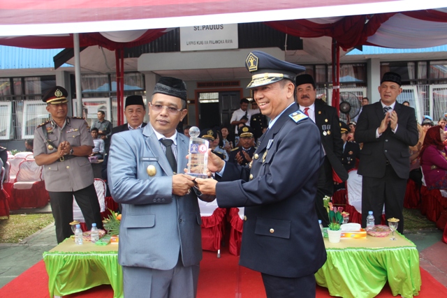 Pimpin Upacara Dan Serahkan Remisi 17 Agustus, Wakil Gubernur Kalteng Kasih Hadiah Uang Transport Pulang Warga Yang Bebas