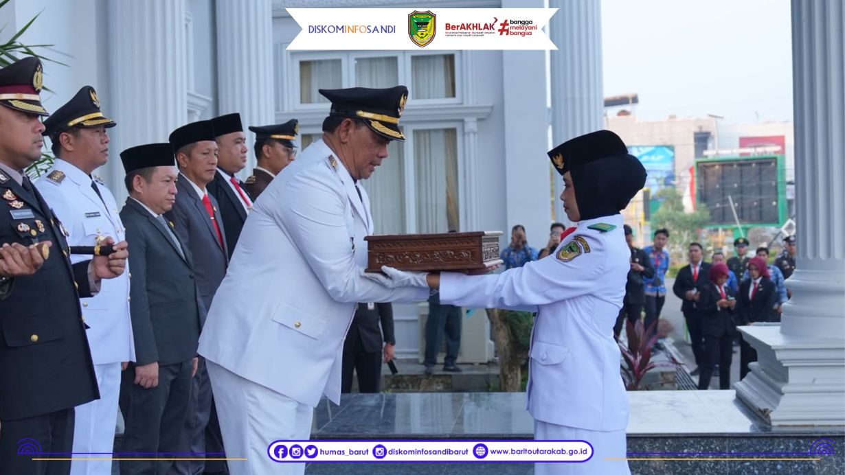 Bupati Barito Utara Pimpin Upacara Penurunan Bendera dan Prosesi Pengembalian Sang Saka Merah Putih HUT Ke-81 RI