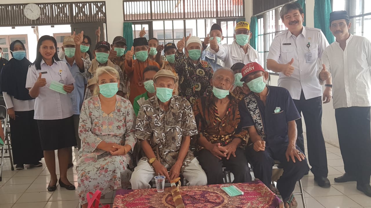 Minimalisir Dampak Karhutla Pada Lansia, Pemprov Kalteng Berikan Bimbingan di Panti Sosial Tresna Werdha Sinta Rangkang