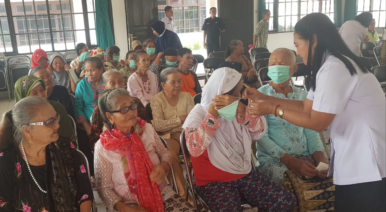 Minimalisir Dampak Karhutla Pada Lansia, Pemprov Kalteng Berikan Bimbingan di Panti Sosial Tresna Werdha Sinta Rangkang