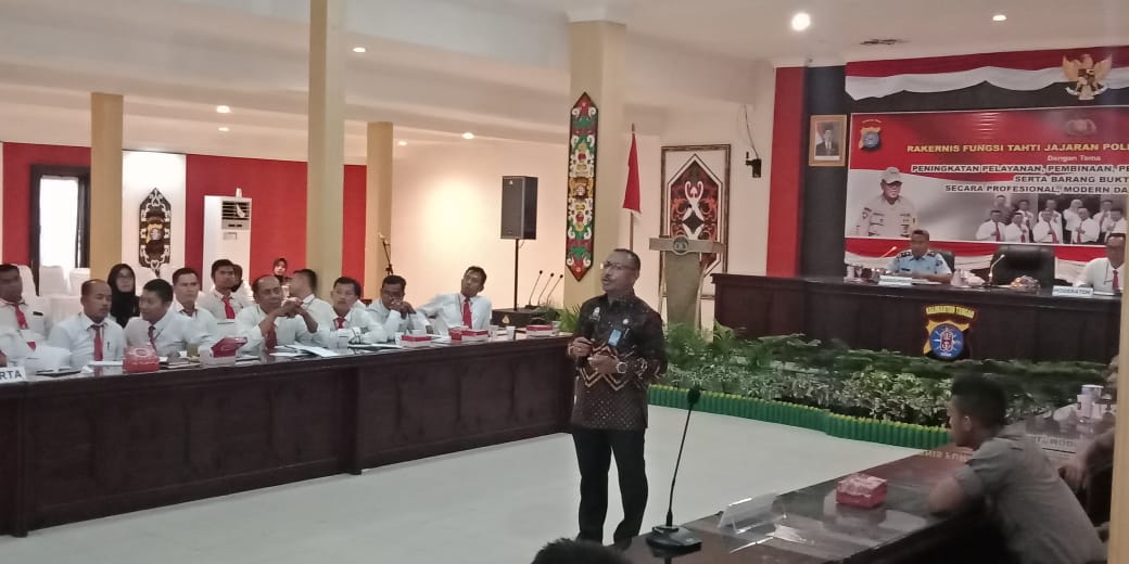 JADI NARASUMBER RAKERNIS FUNGSI TAHTI DI POLDA KALTENG KADIV PEMASYARAKATAN  DAN KEPALA RUPBASAN SAMPAIKAN PROSEDUR PENITIPAN BARANG BUKTI DAN BATAS WAKTU PENITIPAN BARAN 