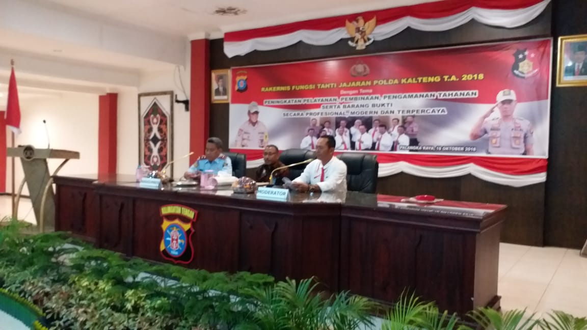 JADI NARASUMBER RAKERNIS FUNGSI TAHTI DI POLDA KALTENG KADIV PEMASYARAKATAN  DAN KEPALA RUPBASAN SAMPAIKAN PROSEDUR PENITIPAN BARANG BUKTI DAN BATAS WAKTU PENITIPAN BARAN 