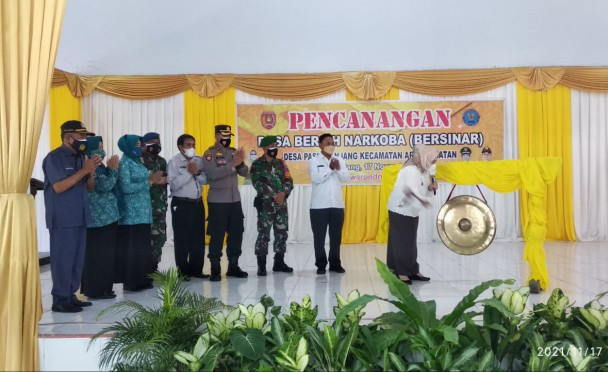 Bupati Hj Nurhidayah Canangkan Desa Pasir Panjang Sebagai Desa Bersinar