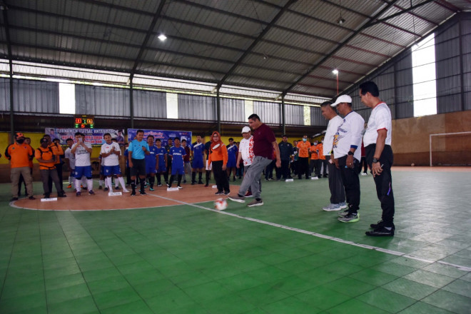 Peringatan HUT ke-51 KORPRI, Pemkab Kobar Gelar Turnamen Futsal antar Perangkat Daerah