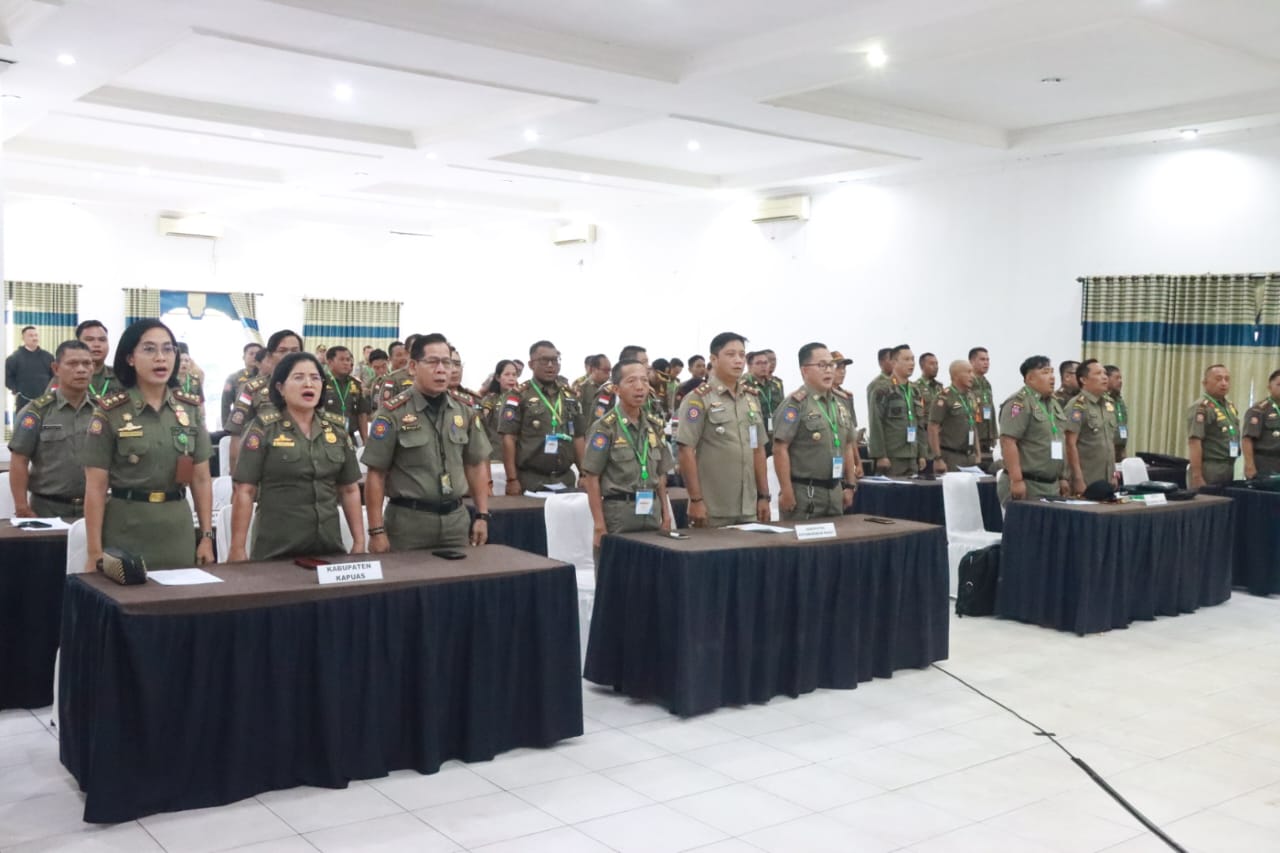 Plh Sahli Gubernur Bidang Pemkumpol Akhmad Husain Buka Rakor Satpol PP se-Kalteng
