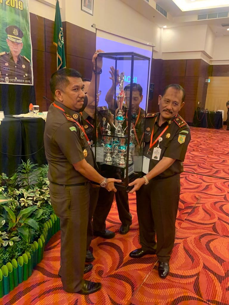 Kejari Gunung Mas Raih Juara Umum Untuk Penilaian Kinerja 2019