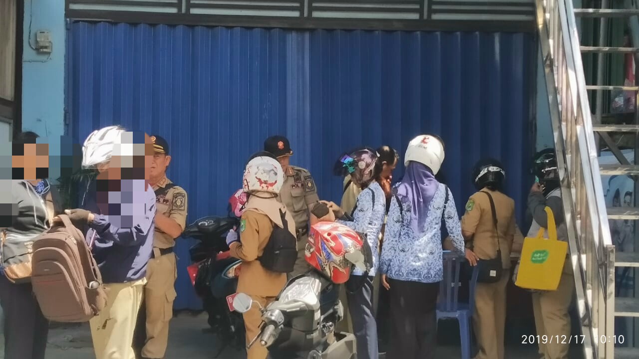 Pegawai Tanpa Surat Izin Keluar Saat Jam Kantor Terjaring SatPol PP