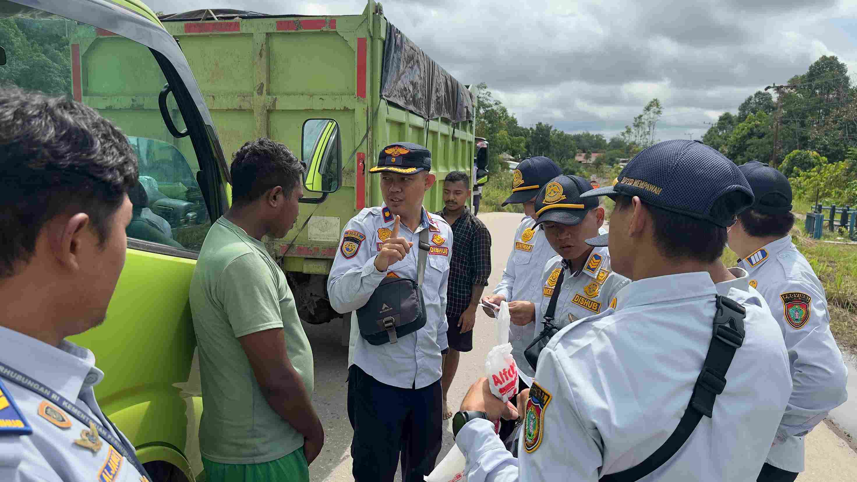 Bertekad Tingkatkan Keselamatan dan Keamanan Lalu Lintas, Dishub Prov. Kalteng Gelar Penegakkan Hukum Secara Terpadu untuk Angkutan Barang