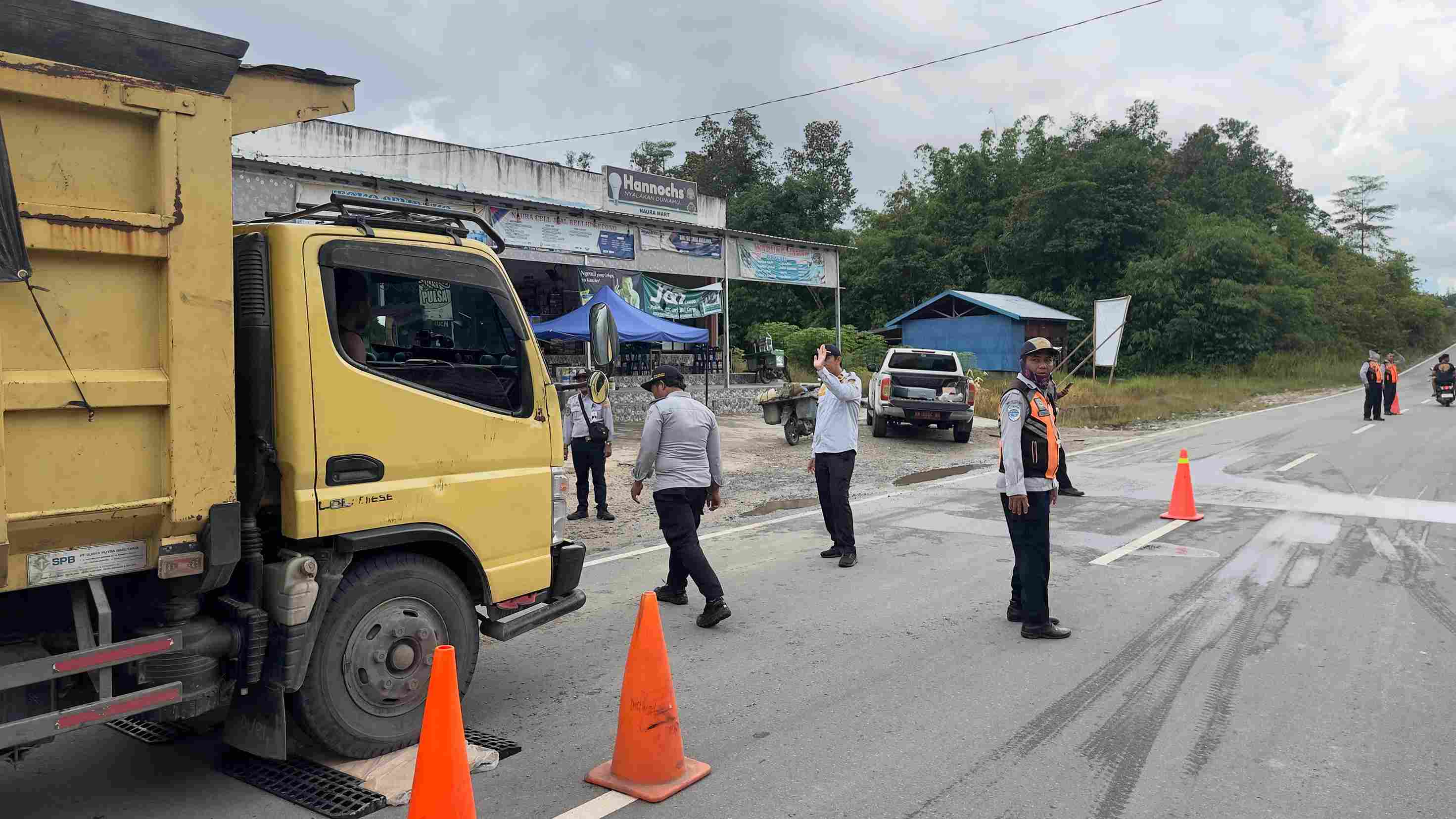 Bertekad Tingkatkan Keselamatan dan Keamanan Lalu Lintas, Dishub Prov. Kalteng Gelar Penegakkan Hukum Secara Terpadu untuk Angkutan Barang