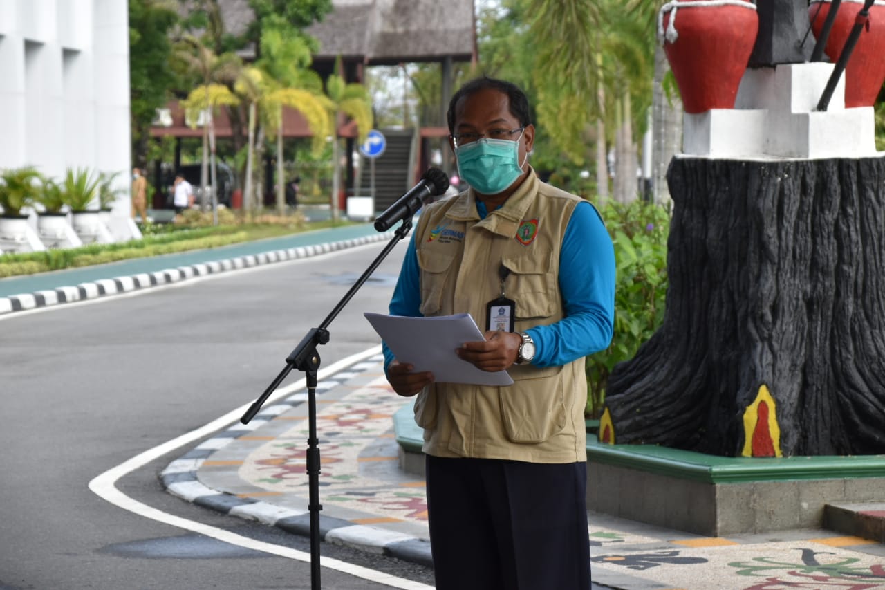 Sekda Kalteng Lakukan Pelepasan Relawan Tim Kesehatan ke Kabupaten Banjar, Provinsi Kalimantan Selatan 