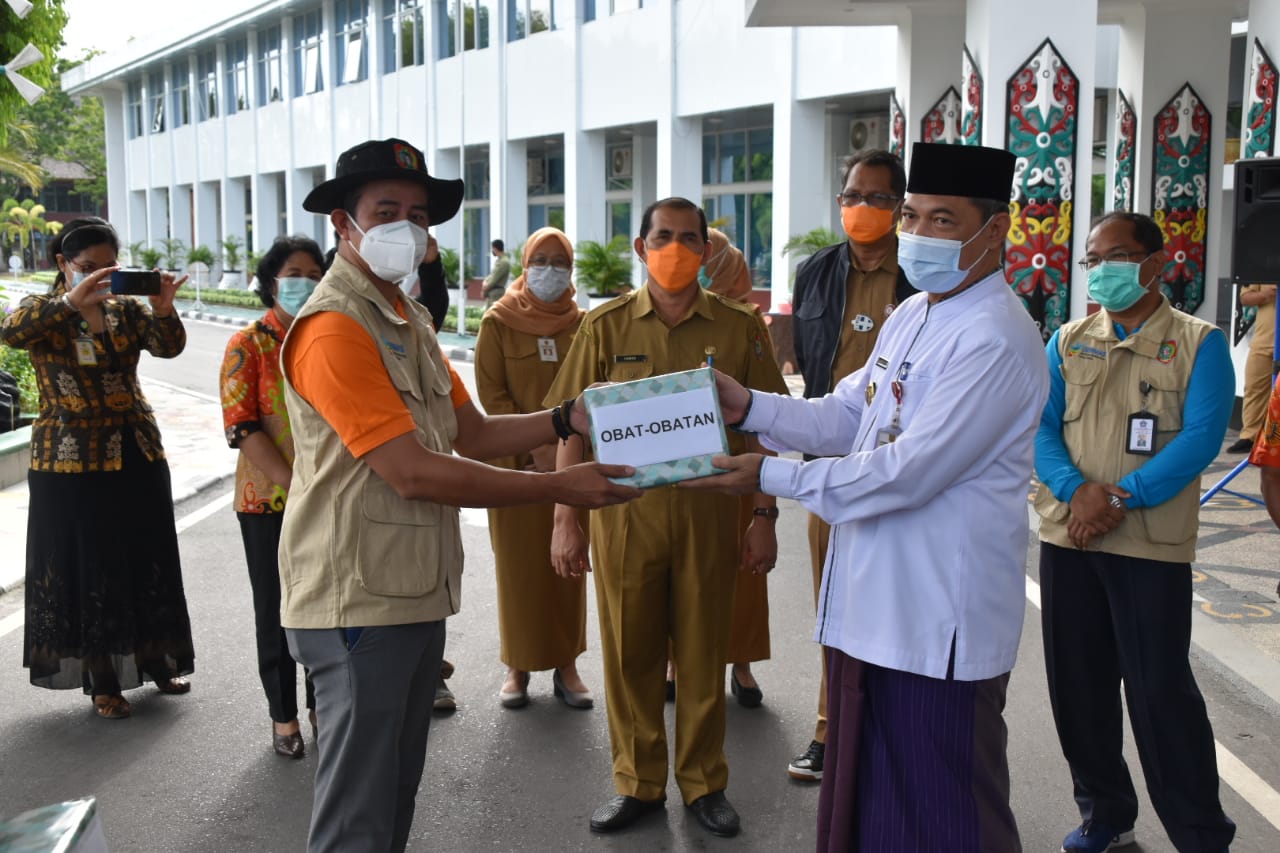 Sekda Kalteng Lakukan Pelepasan Relawan Tim Kesehatan ke Kabupaten Banjar, Provinsi Kalimantan Selatan 