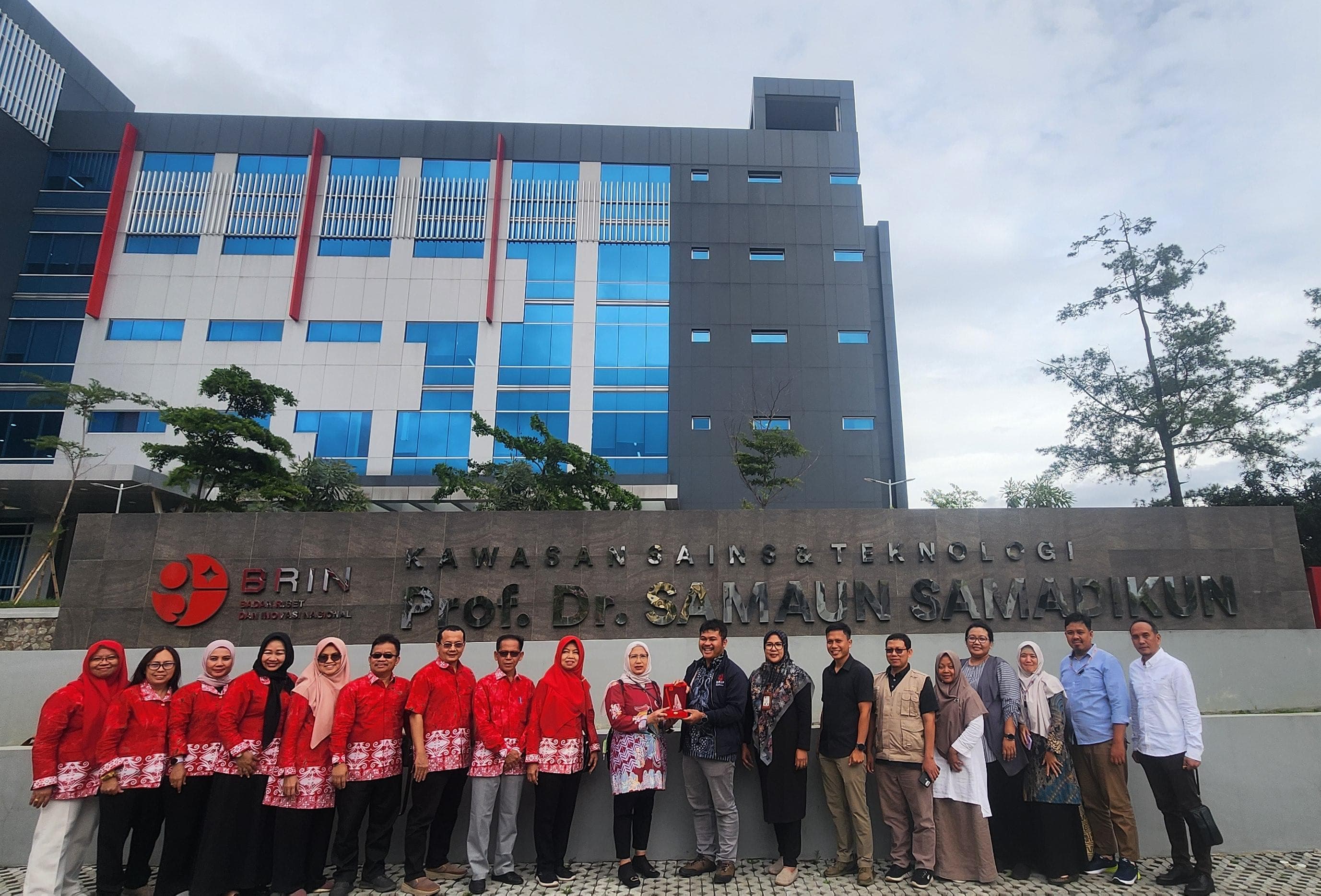 Kepala Dinas TPHP Prov. Kalteng Tandatangani Nota Kesepahaman Riset Smart Farming System dengan BRIN