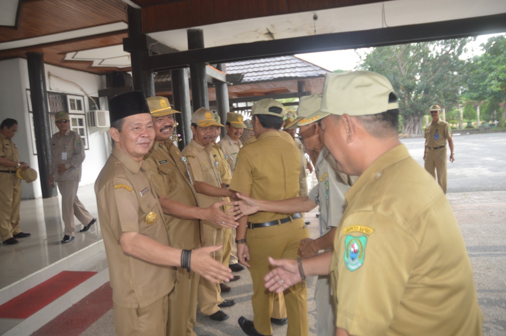 Pimpin Upacara Bendera, Ini Pesan PJs Bupati Kapuas