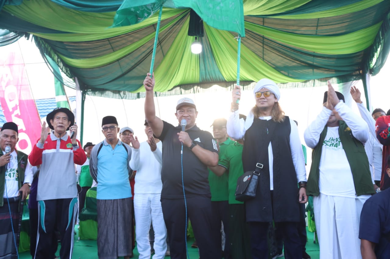 Peringati Satu Abad NU, Wagub Edy Pratowo jalan sehat bersama PCNU Kota Palangka Raya