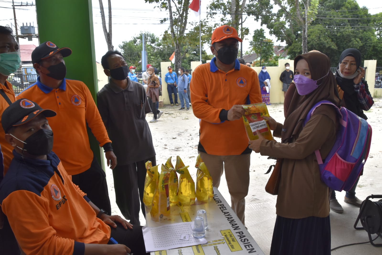 Ringankan Beban Masyarakat Akibat Pandemi Covid-19, Pemprov Kalteng Bagikan Minyak Goreng untuk Peserta Vaksin