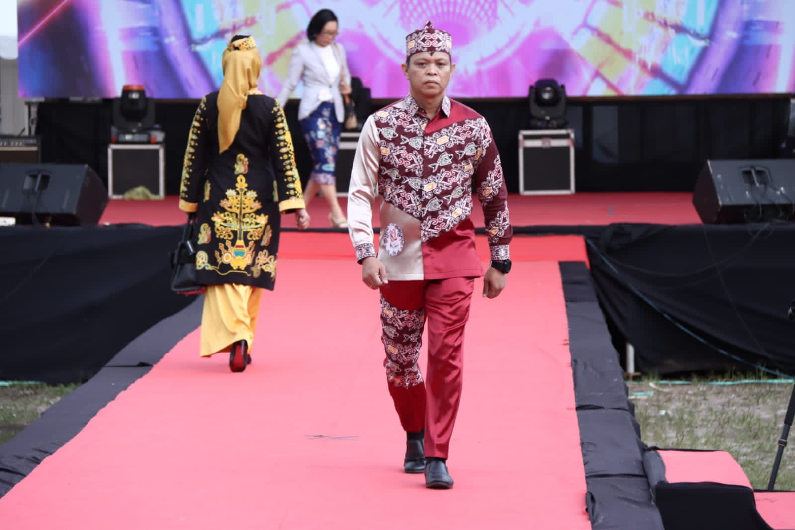 Ikut Meriahkan Fashion Show ELY, Dislutkan Raih The Best Office Group Body Fashion