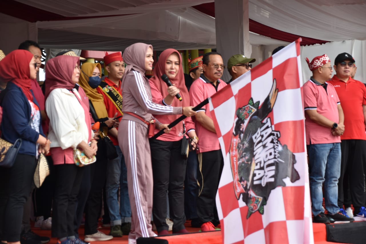 Jalan Sehat tutup rangkaian kegiatan Festival Tambun Bungai 2023