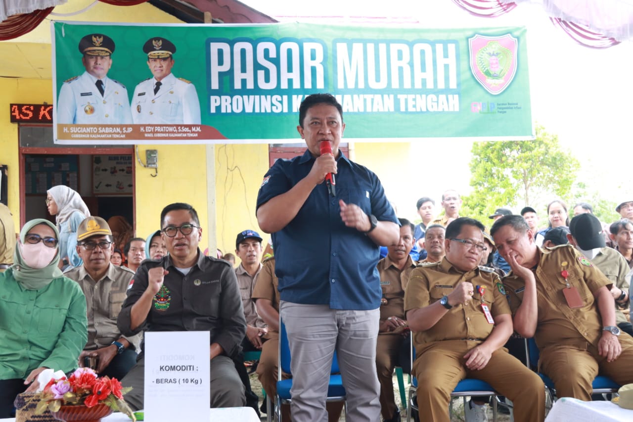 Wagub Edy Pratowo Salurkan 75 Ton Beras Murah Kepada Masyarakat Kabupaten Kapuas