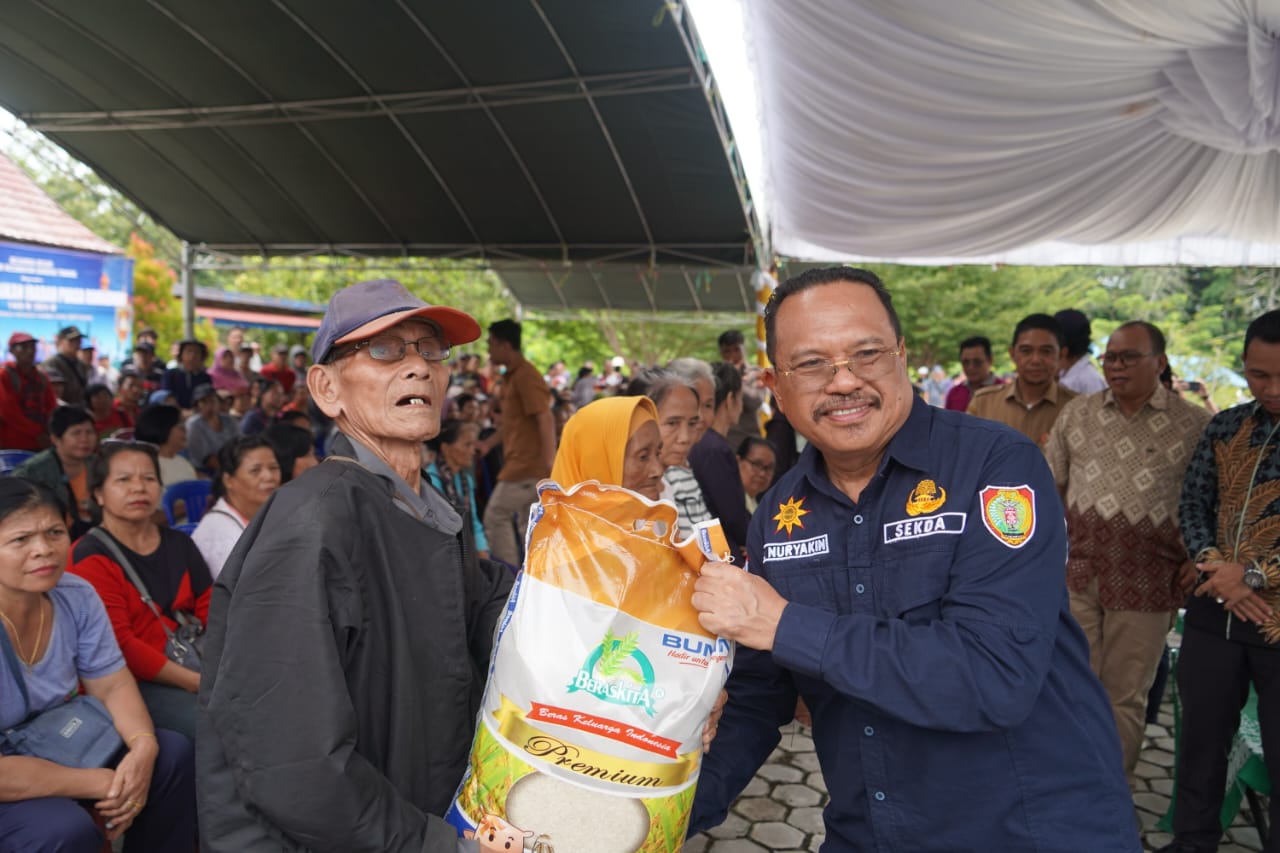 Hari ketiga “Kalteng Berbagi Berkah”, Sekda H. Nuryakin Buka Pasar Murah di Barito Utara