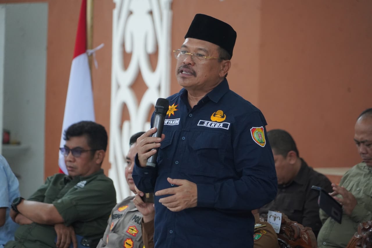 Sekda Prov. Kalteng Berbagi Berkah Bersama Masyarakat Barito Timur