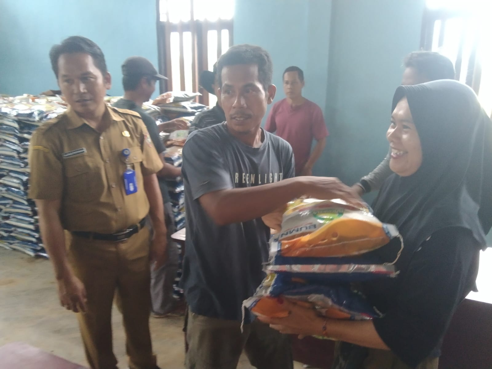 Pemprov Kalteng Gelar Pasar Murah Berbagi Berkah di Kecamatan Mentaya Hulu, Kabupaten Kotawaringin Timur 