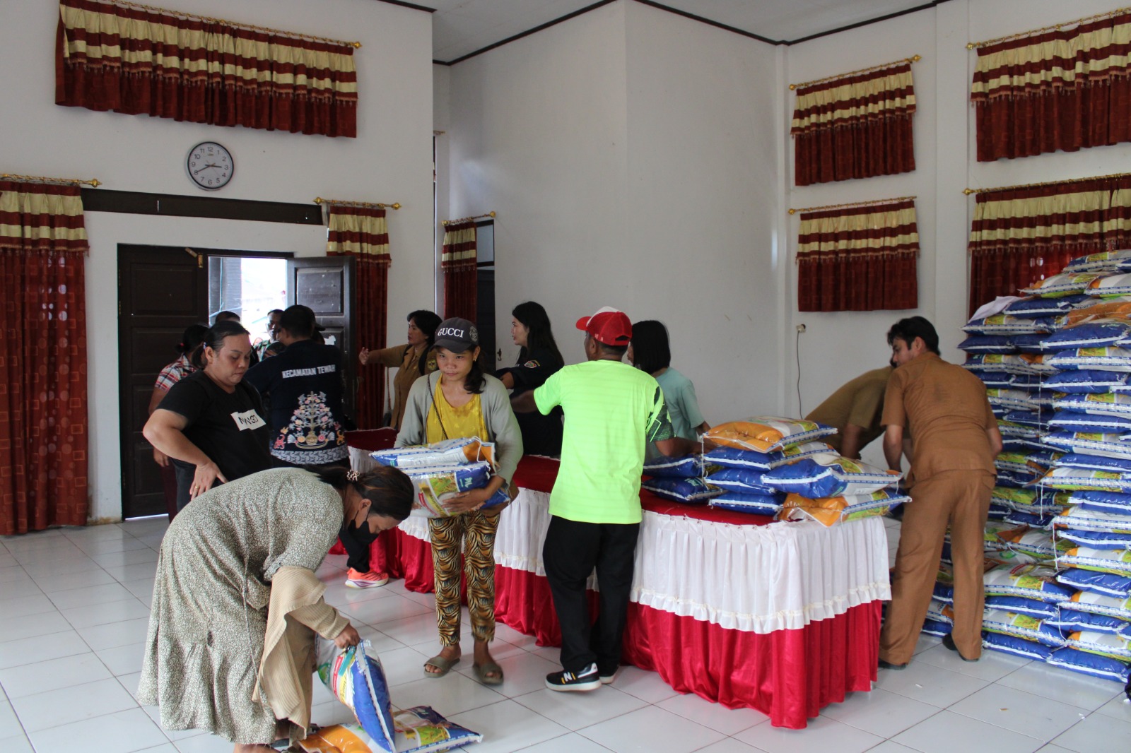 Kaban Kesbangpol Turut Hadiri Pasar Murah di Kabupaten Gunung Mas