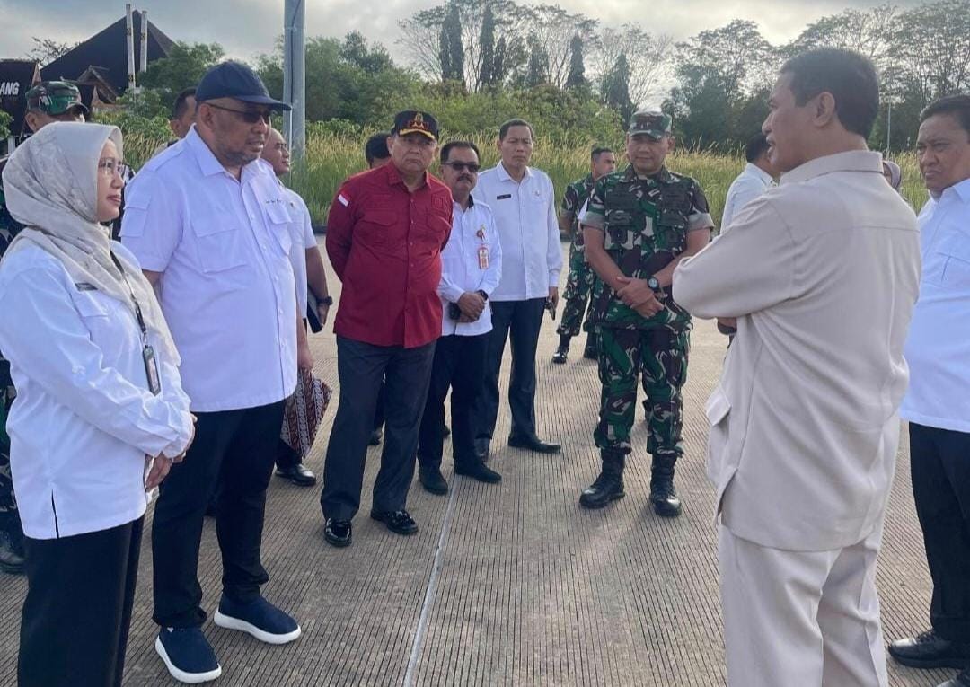 Kadis TPHP Prov. Kalteng Turut Sambut Kunker Menteri Pertanian RI di Bandara Tjilik Riwut