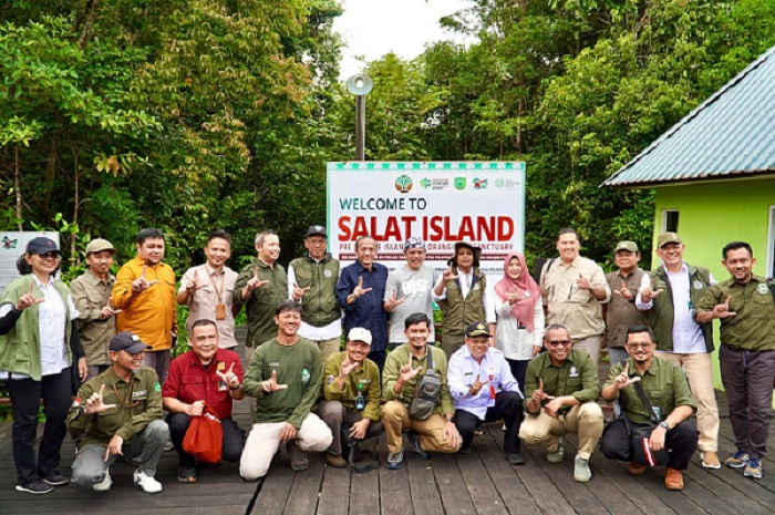 Jajaran Pemprov. Kalteng Dampingi Kunjungan Menhut RI ke Kawasan Konservasi Orangutan di Pulau Salat Kabupaten Pulang Pisau