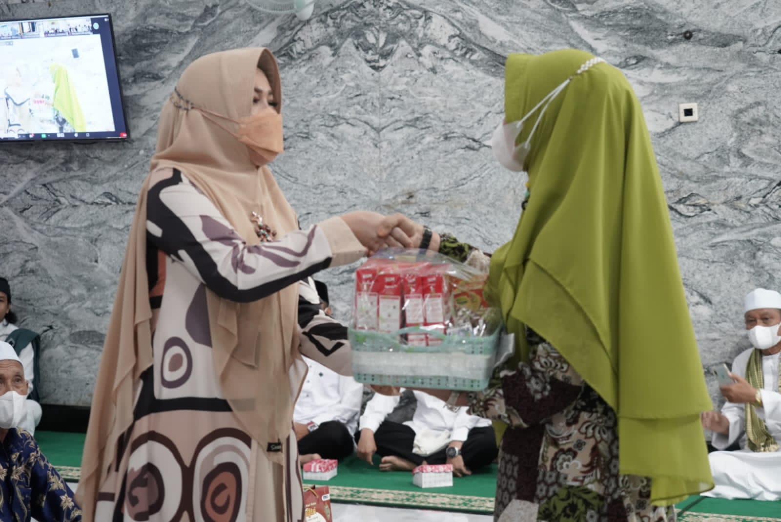 TP-PKK Prov. Kalteng Turut Berbagi Dalam Safari Ramadhan Berkah Pemprov Kalteng