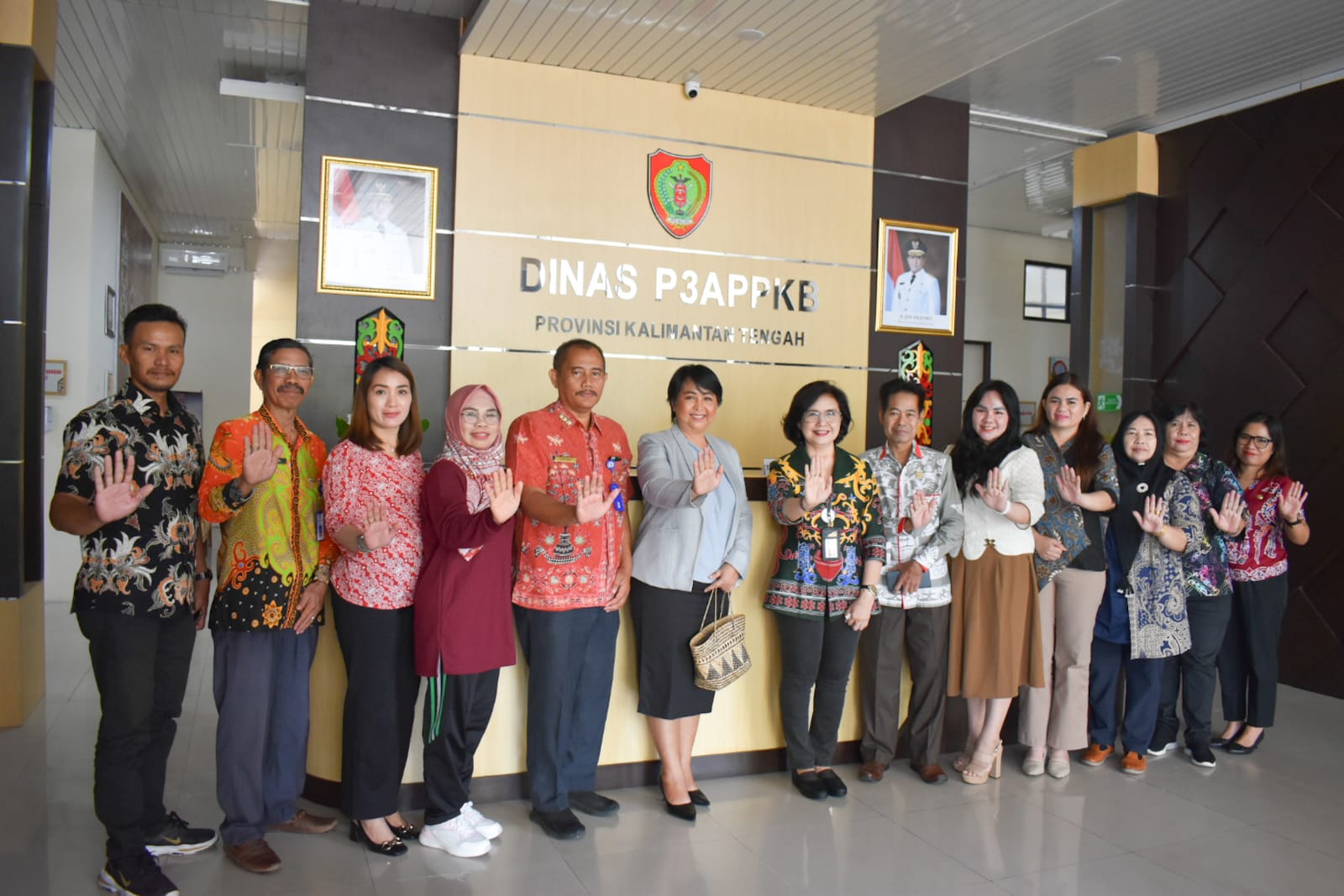 Kepala Dinas P3APPKB Prov. Kalteng Menerima Kunjungan Kerja Anggota DPRD Kab. Gunung Mas
