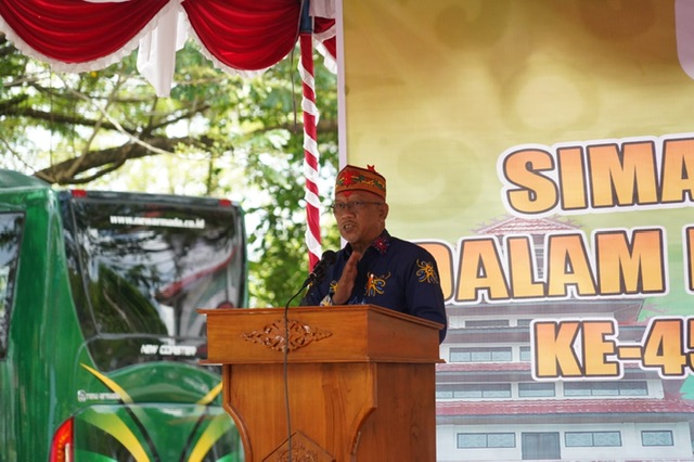 Hadiri Peringatan HUT Integrasi Ke-45 Tahun Kaharingan-Hindu, Plt Sekda Kalteng Ajak Junjung Prinsip Belom Bahadat 