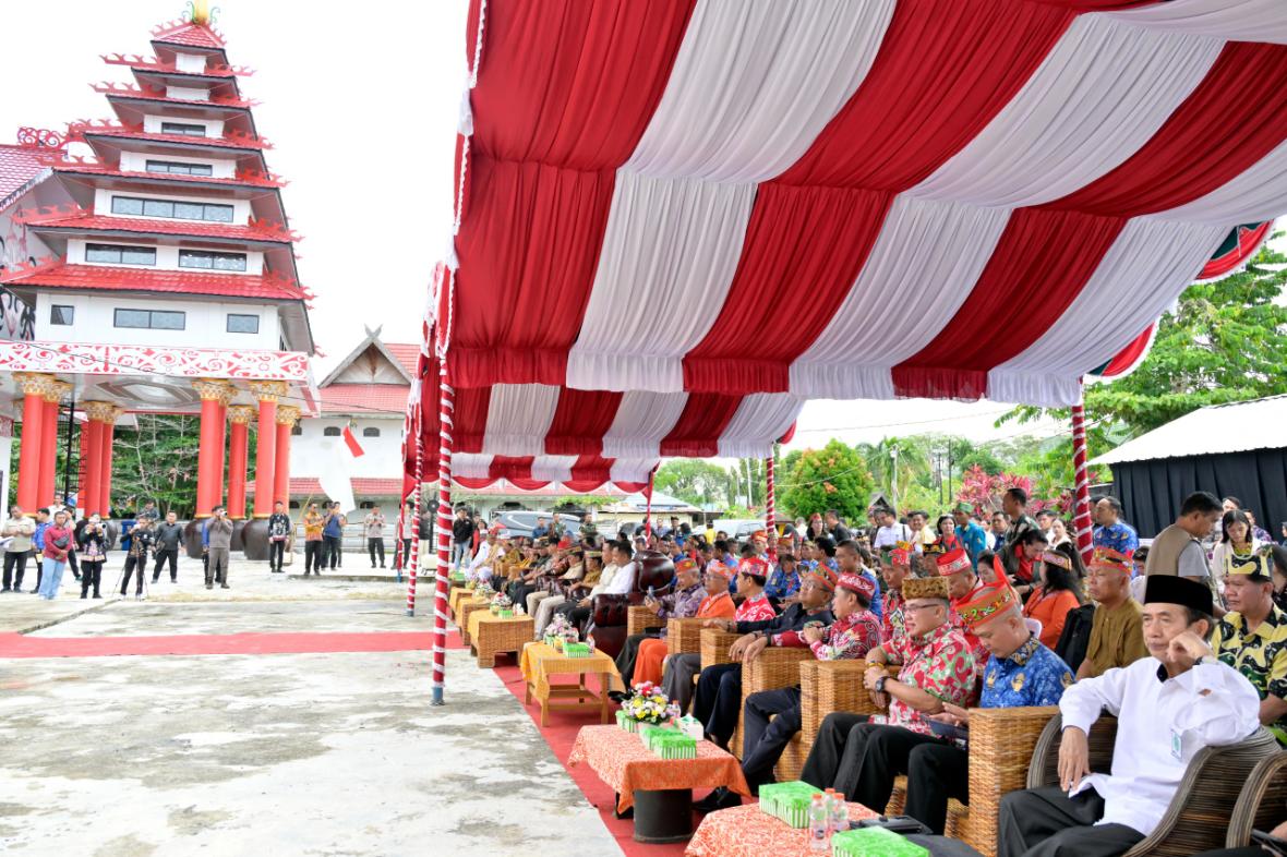 Kepala BAPPERIDA Prov. Kalteng Hadiri Peresmian Balai Induk Kaharingan Garing Nganderang dan Gedung Kayu Erang Tingang di Palangka Raya