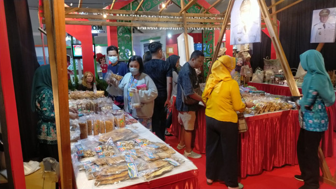 Wakili Kobar pada Kalteng Expo 2023, Disperindagkop UKM dan Dekranasda Pamerkan Produk Unggulan Khas Kobar
