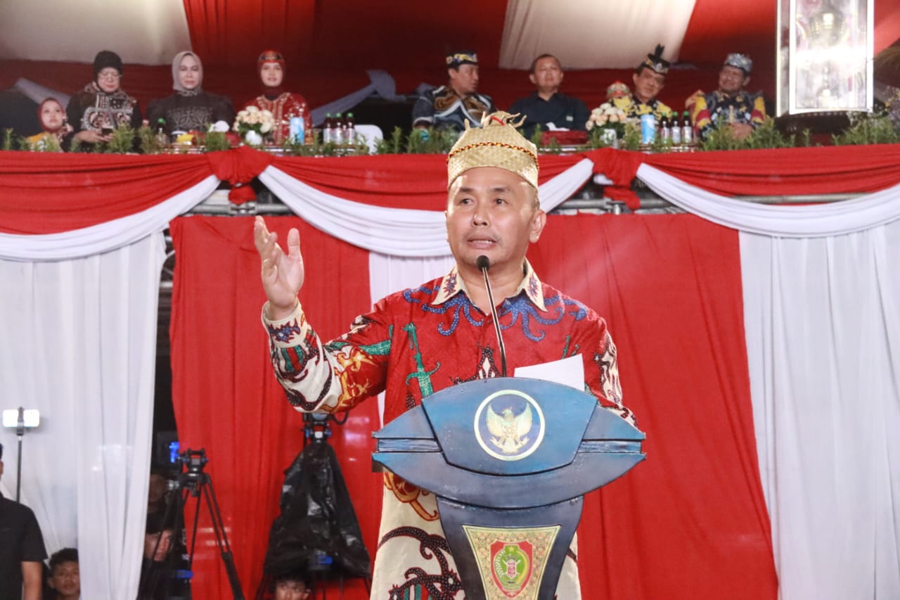 Ketua TP PKK Ivo Sugianto Sabran Potong Pita Tanda Dibukanya Festival Kuliner Nusantara Tahun 2024