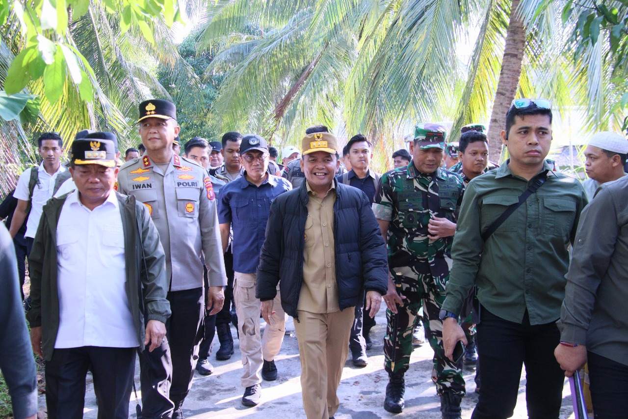 Kadis PMD Prov. Kalteng Turut Dampingi Gubernur Kalteng Tinjau Lokasi Bedah Rumah di Desa Bunga Tanjung