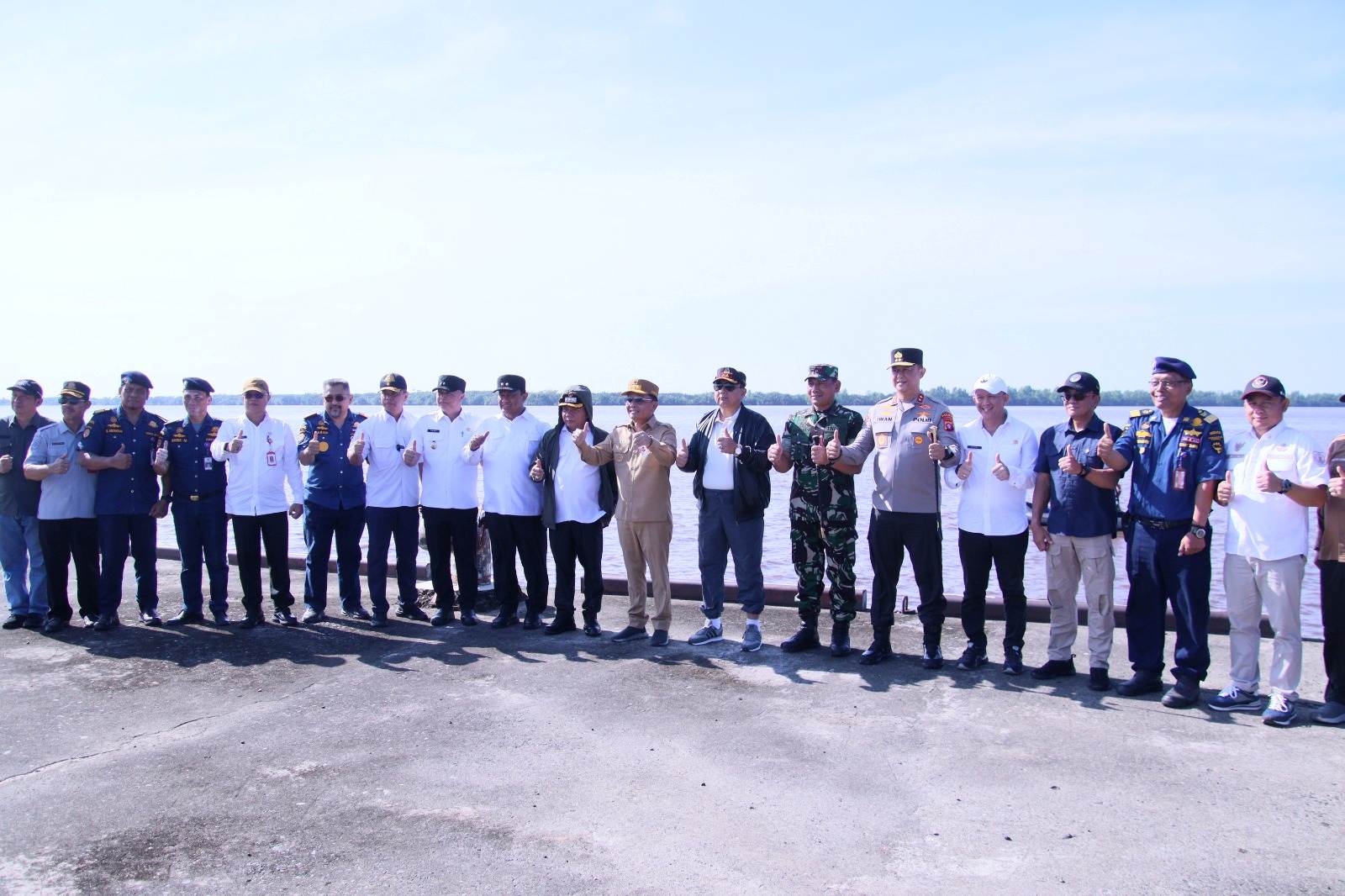 Kadis PMD Prov. Kalteng Dampingi Gubernur dan Wagub Kalteng Sambangi Pelabuhan Batanjung