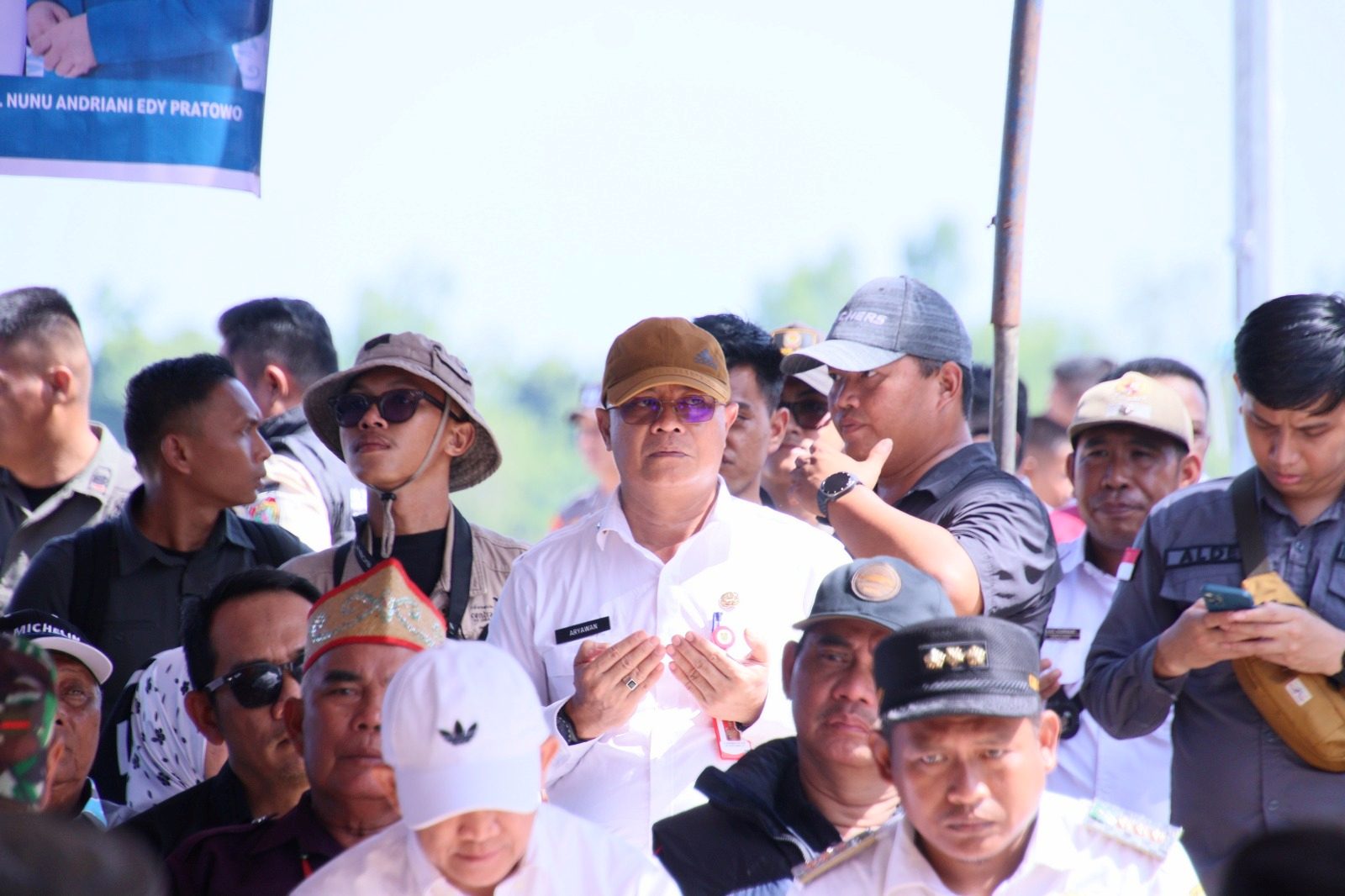 Kadis PMD Prov. Kalteng Dampingi Gubernur Kalteng Kunjungi Pasar Murah di Desa Lupak