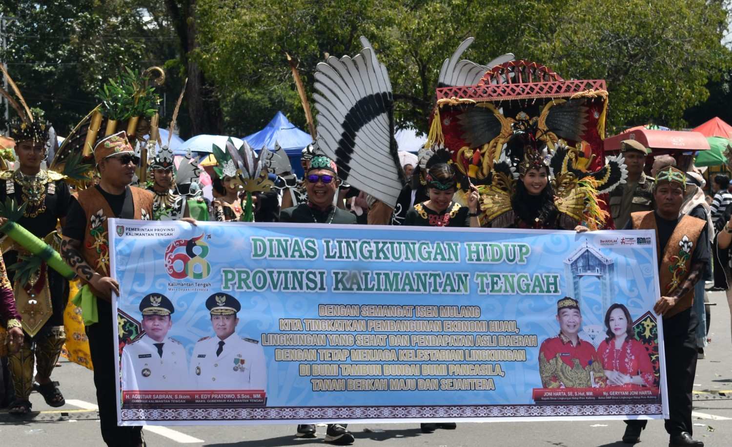 DLH Prov Kalteng Ikut Memeriahkan Karnaval Festival Budaya Isen Mulang 2025