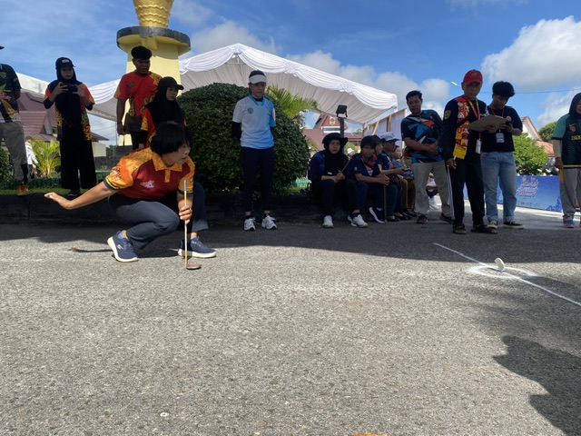 Warisan Leluhur Tetap Hidup Lewat Lomba Balogo di Festival Budaya Isen Mulang 2025