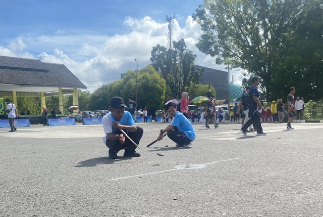 Warisan Leluhur Tetap Hidup Lewat Lomba Balogo di Festival Budaya Isen Mulang 2025